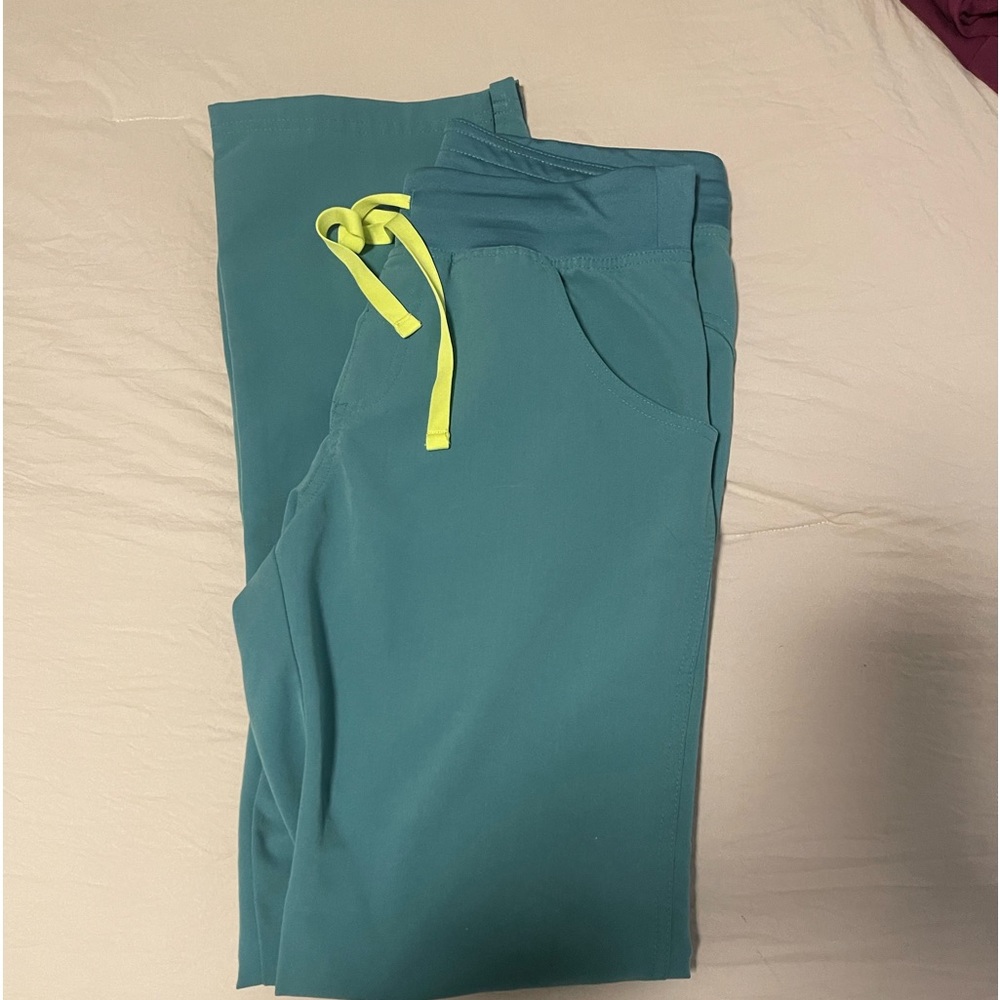 Figs scrubs. Small top and small tall bottoms. Great condition.